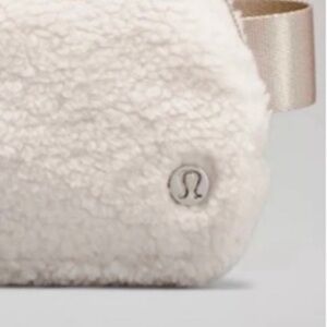 NEW Lululemon Luxe Athletica Cream Sherpa Everyday Bag